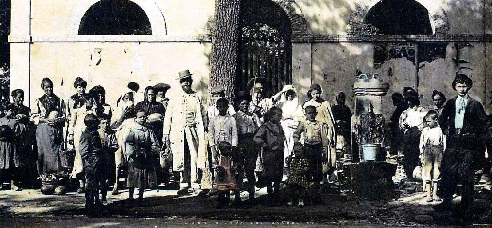 1940- Lamoriciere - La Fontaine et le Marche aux Legumes2.jpg